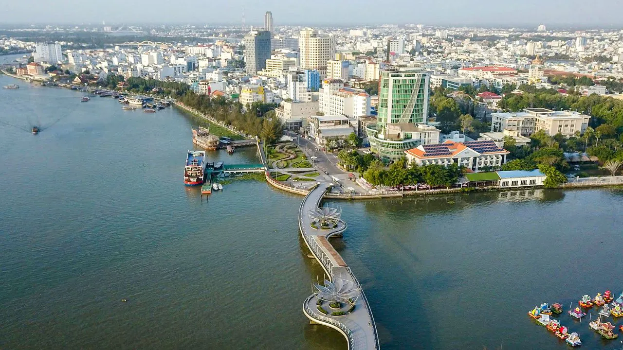 Thuê xe Carnival đi Hậu Giang có tài xế từ TP.HCM